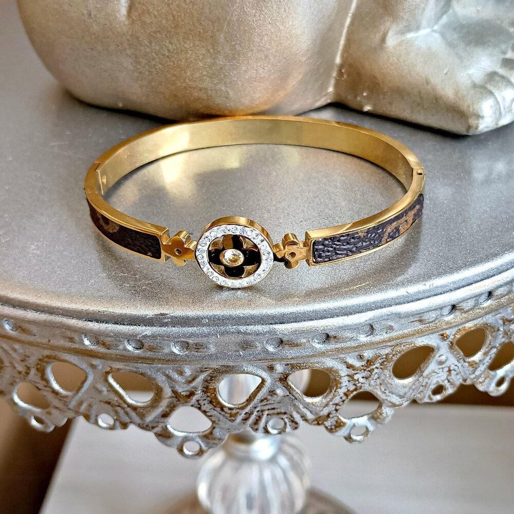 NEW! TITANIUM Stainless STEEL LEATHER CLOVER BRACELET